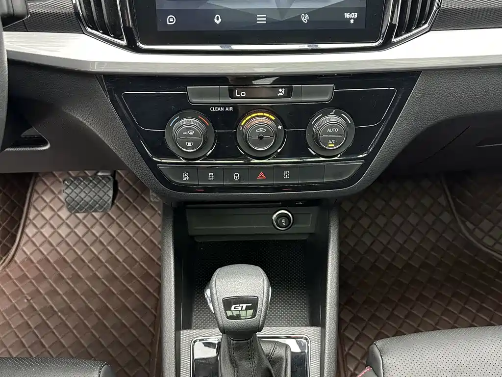 Skoda Kamiq 2023 — фото 16
