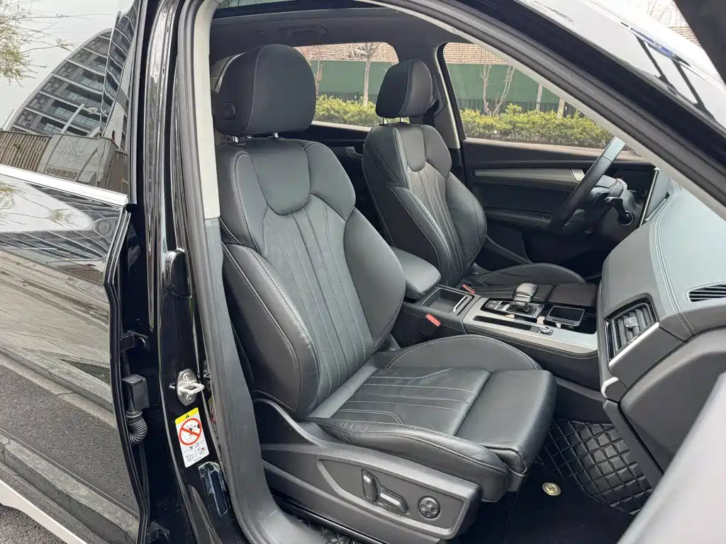Audi Q5L 2023 — фото 16