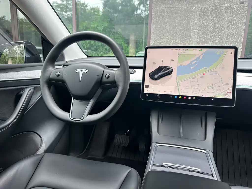 Tesla Model Y 2024 — фото 12