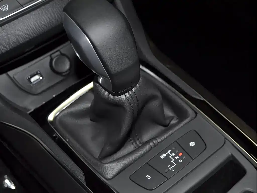 Peugeot 408 2018 — фото 18