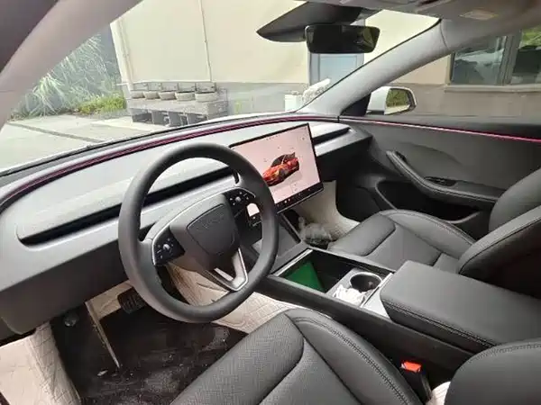 Tesla Model 3 2025