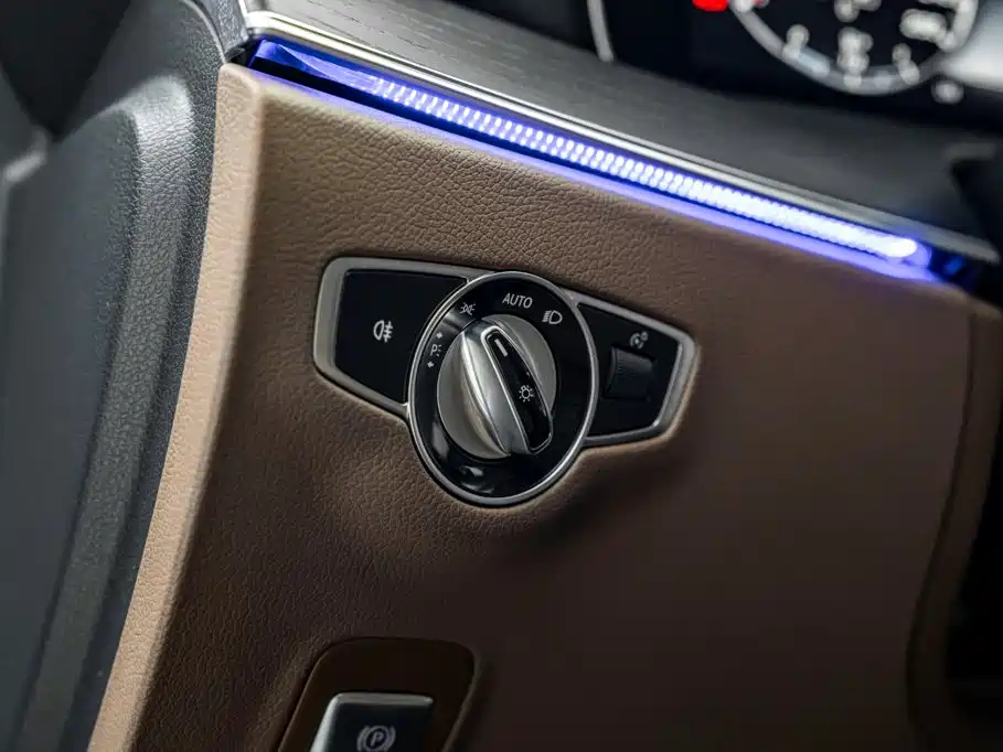 Mercedes-Benz E-Class 2020 — фото 13