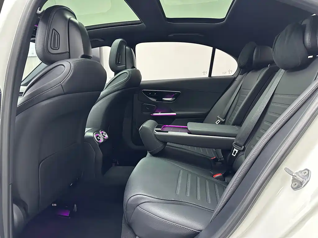 Mercedes-Benz C-Class 2023 — фото 23