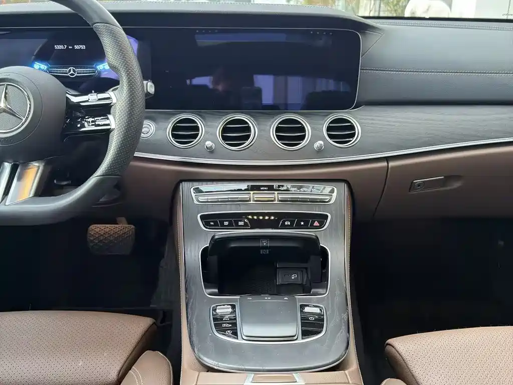 Mercedes-Benz E-Class 2022 — фото 13