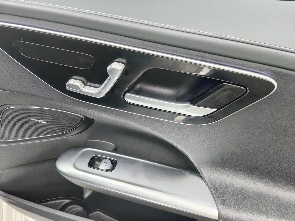 Mercedes-Benz C-Class 2023 — фото 13