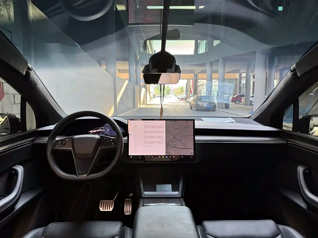 Tesla Model X 2023 — фото 11