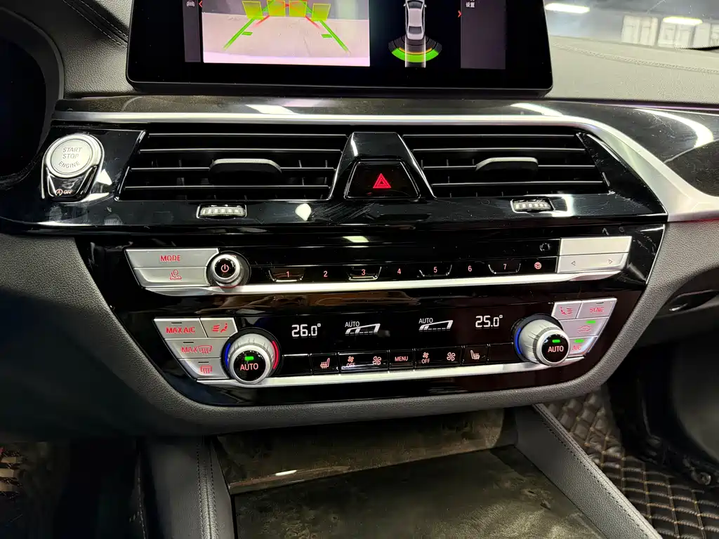 BMW 5 Series 2020 — фото 16
