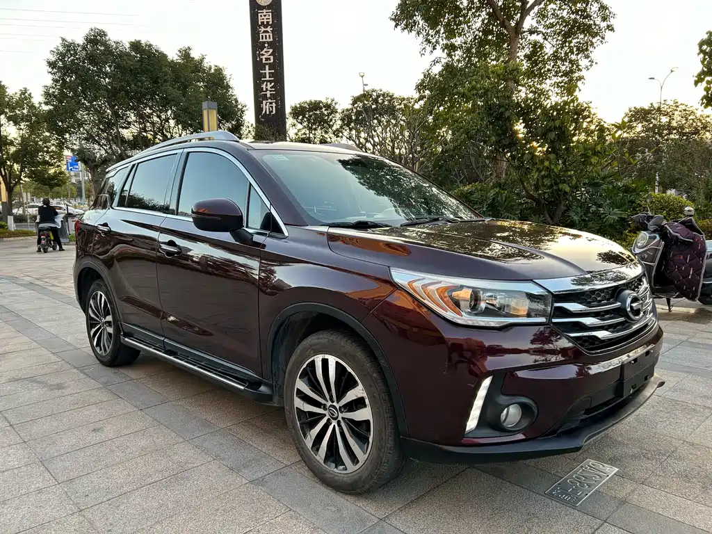GAC Trumpchi GS4 2015 — фото 2