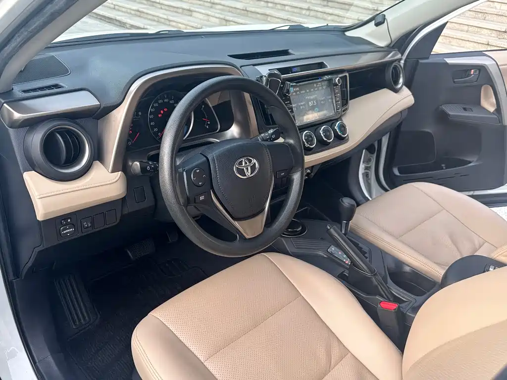 Toyota RAV4 2014 — фото 11