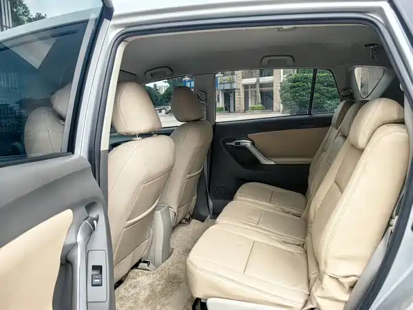 Toyota Yizhi 2012