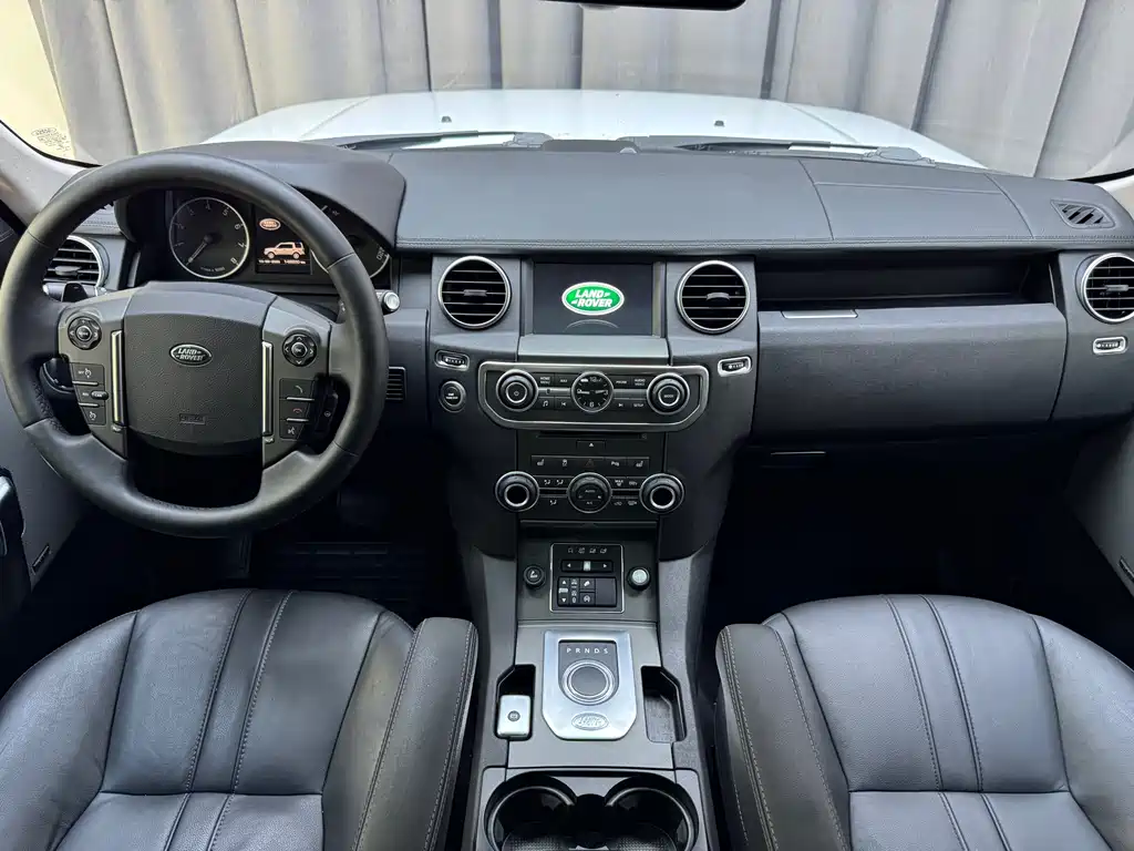 Land Rover Discovery 2016 — фото 11