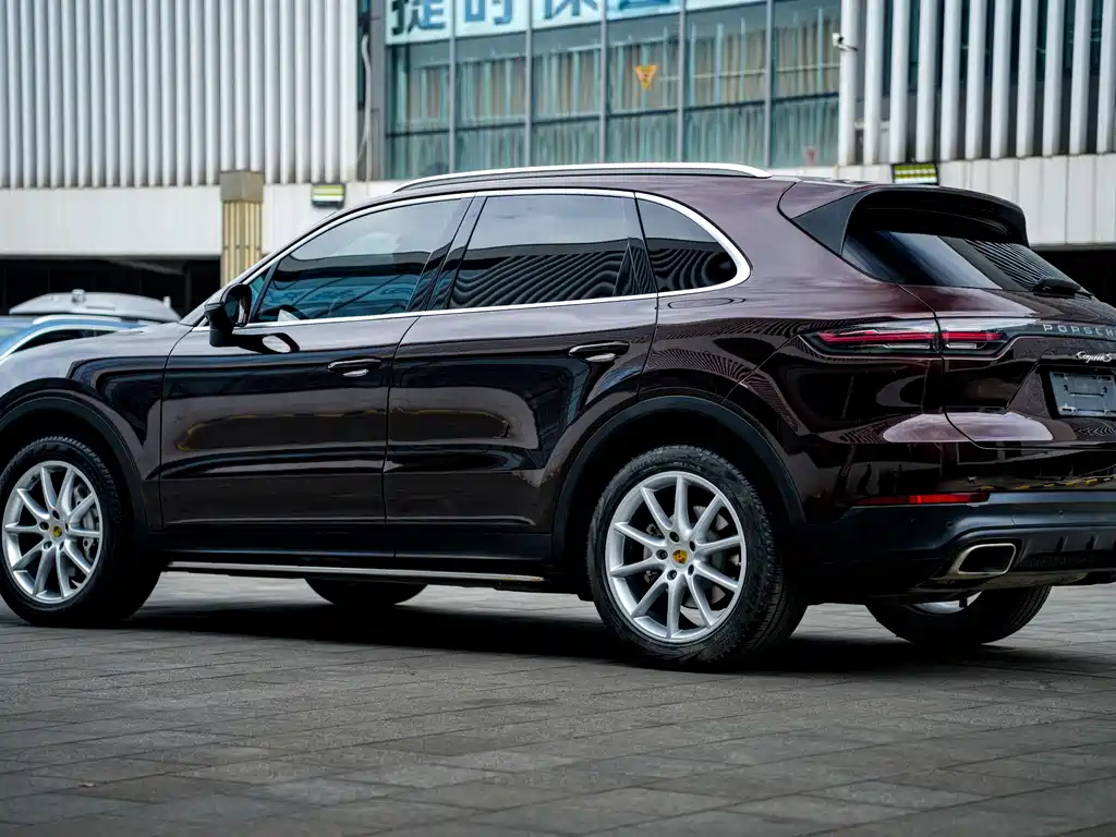 Porsche Cayenne 2017 — фото 22