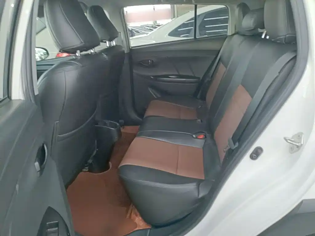 Toyota Yaris L 2022 — фото 17