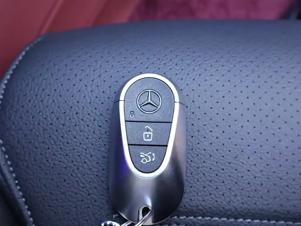 Mercedes-Benz C-Class 2024 — фото 24