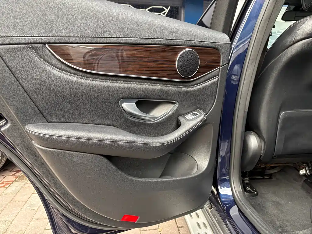Mercedes-Benz GLC 2018 — фото 14