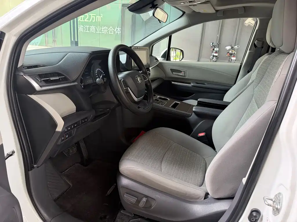 Toyota Sienna 2023