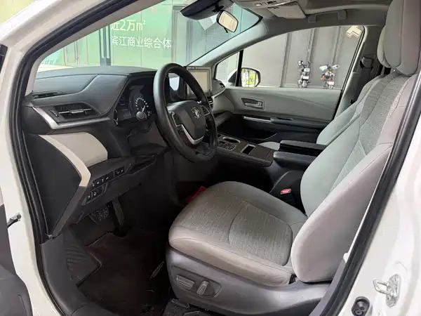 Toyota Sienna 2023