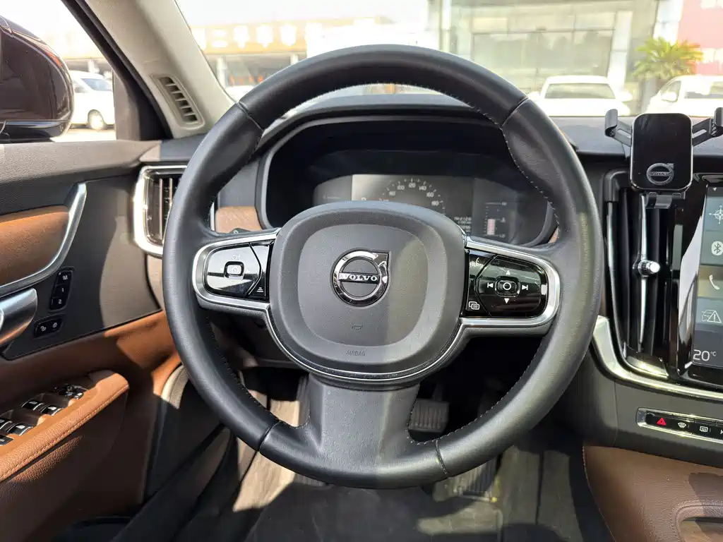 Volvo S90 2019 — фото 13