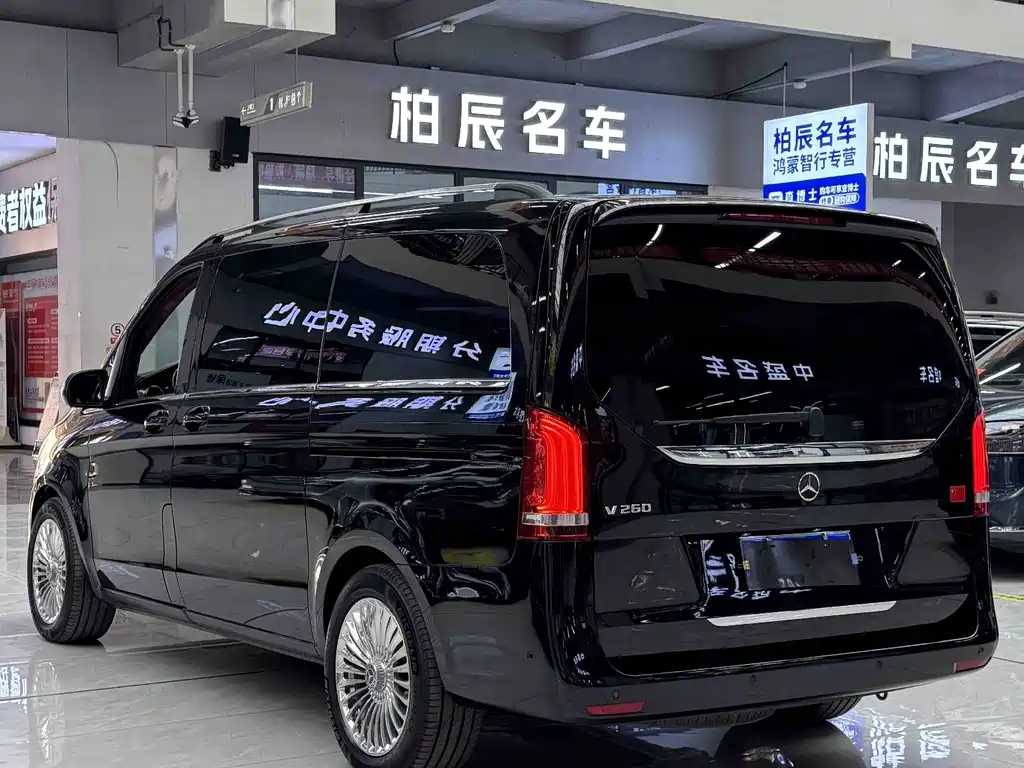 Mercedes-Benz V-Class 2021 — фото 16