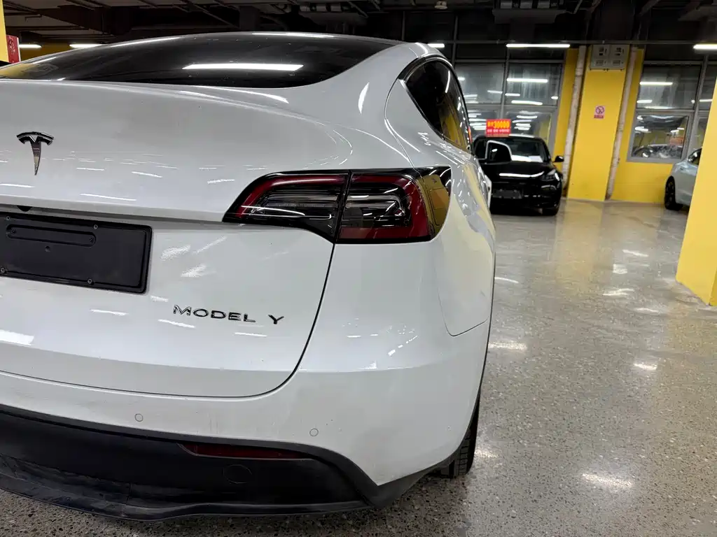 Tesla Model Y 2022 — фото 16