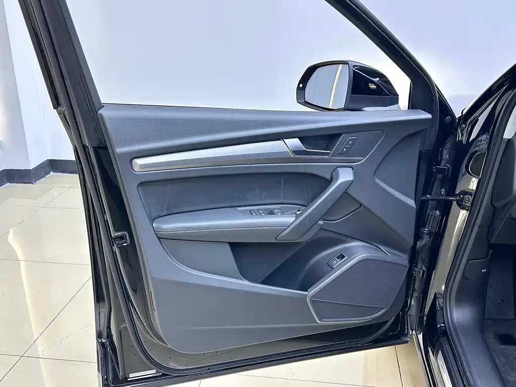 Audi Q5L 2022 — фото 17
