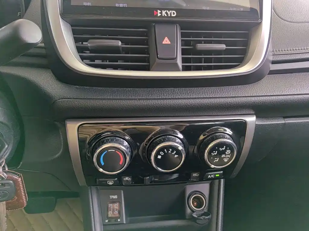 Toyota Yaris L 2018 — фото 13