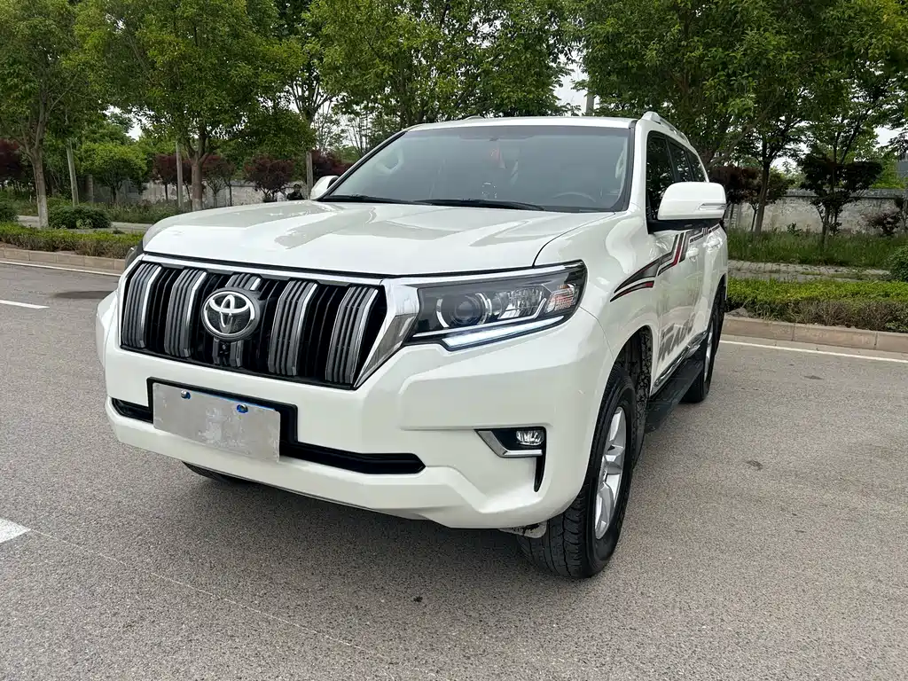 Toyota Prado 2023 — фото 1