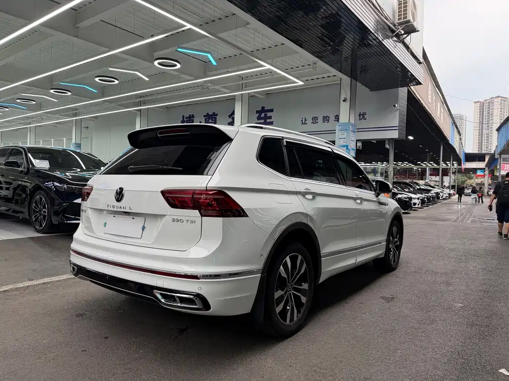 Volkswagen Tiguan L 2024 — фото 21