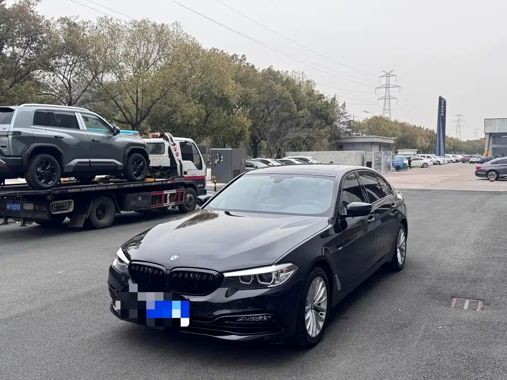 BMW 5 Series 2018 — фото 1