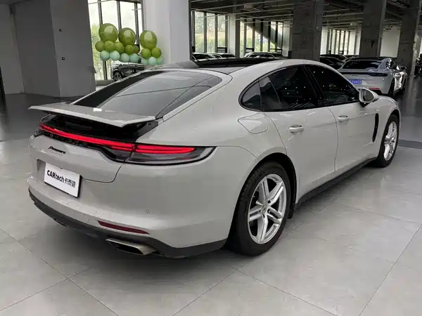 Porsche Panamera 2024