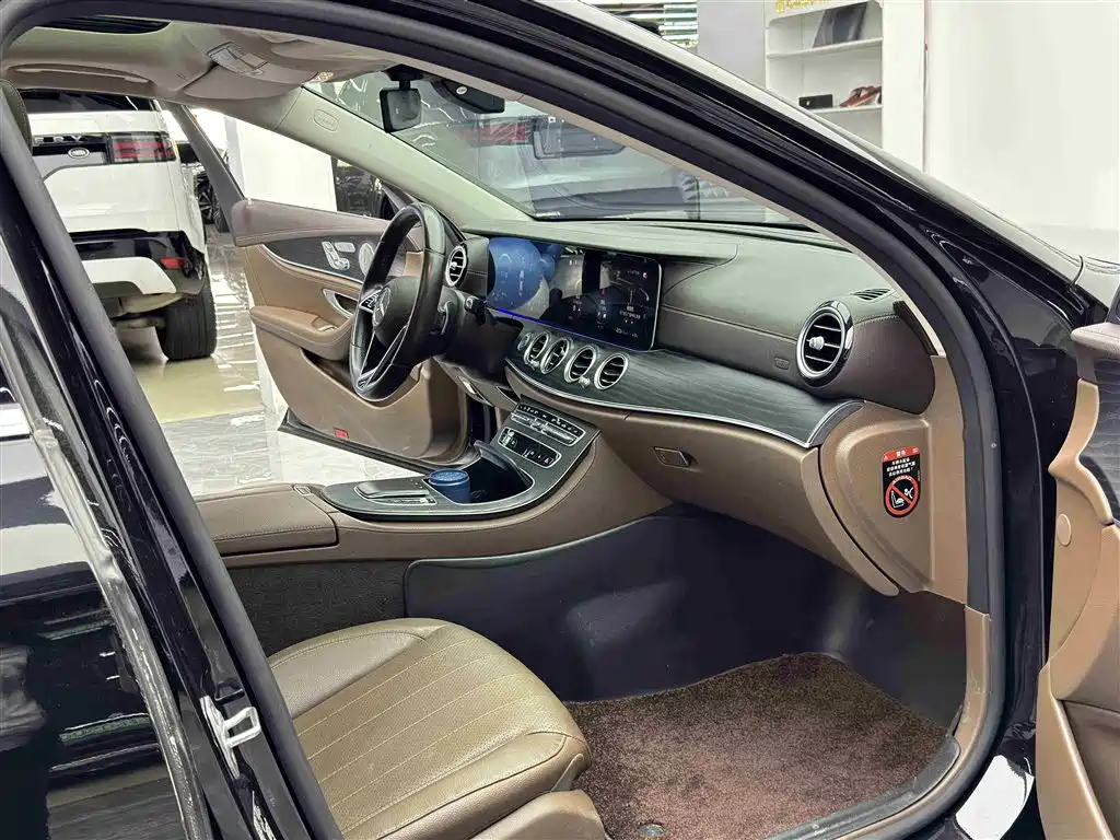 Mercedes-Benz E-Class 2023 — фото 8