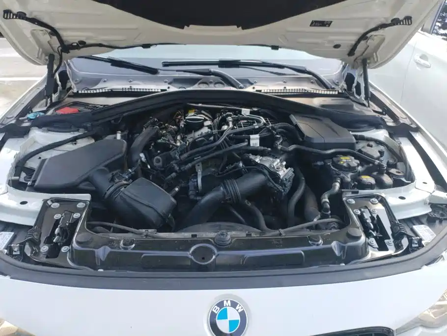 BMW 3 Series 2018 — фото 10