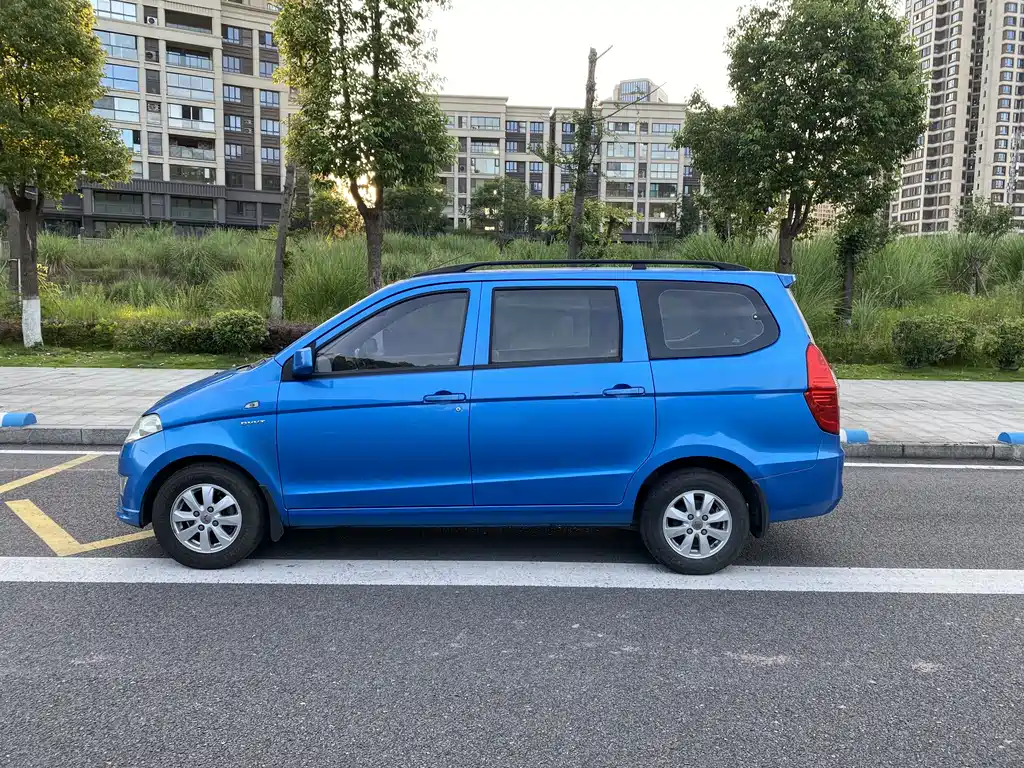 Wuling Hongguang 2014