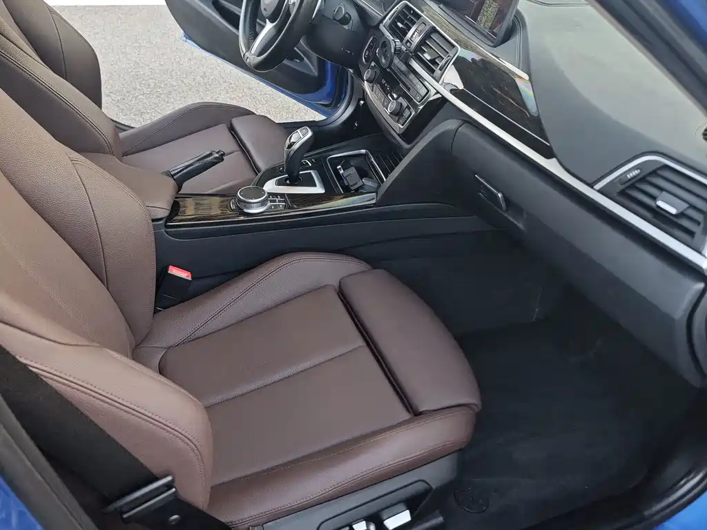 BMW 3 Series 2019 — фото 10