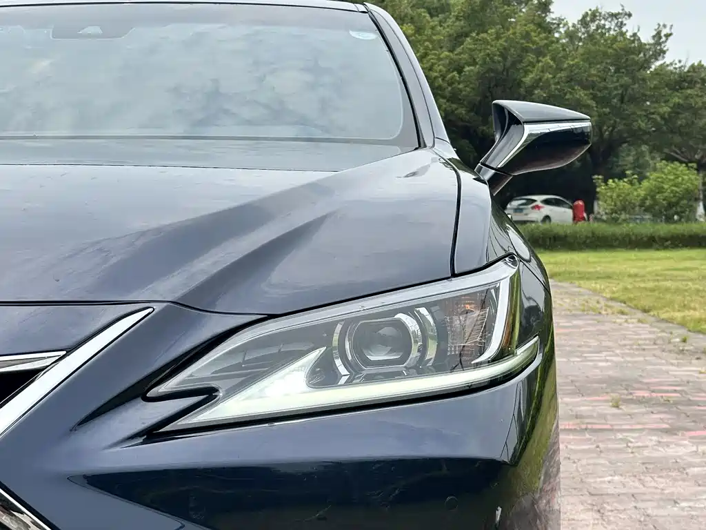 Lexus ES 2023 — фото 12