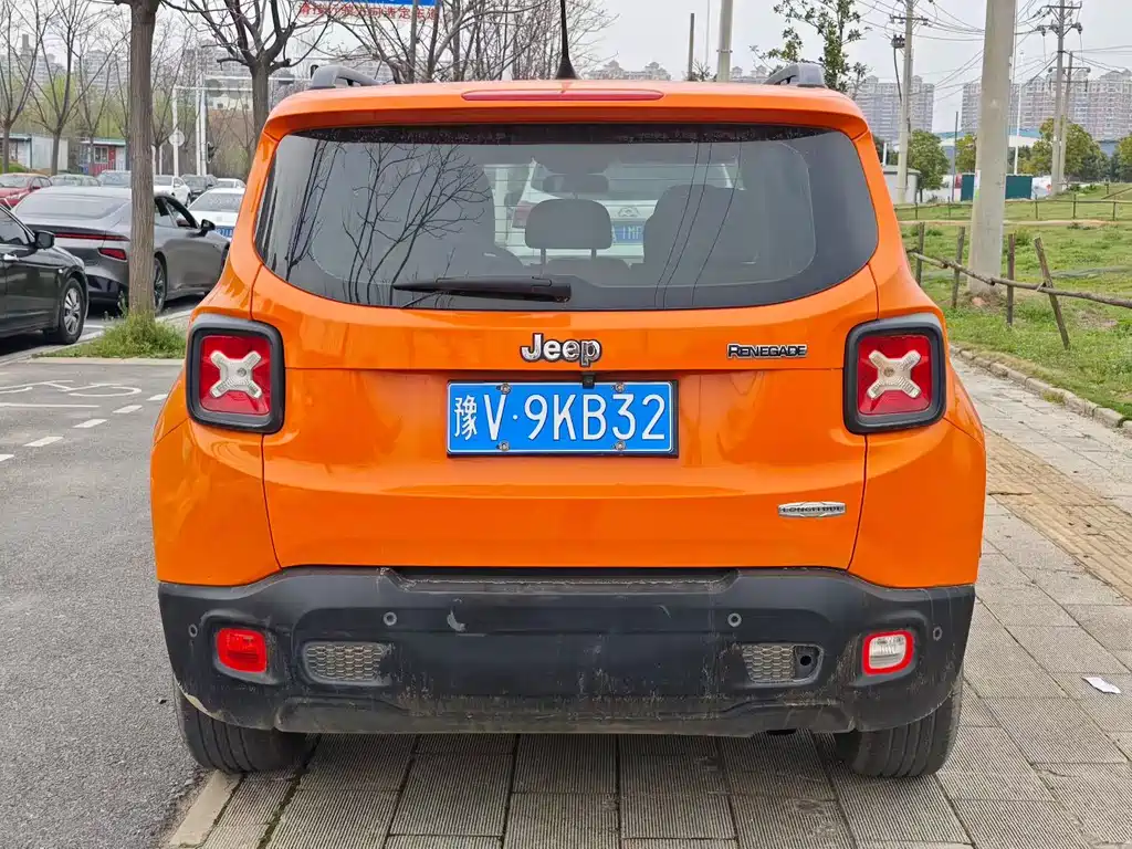 Jeep Renegade 2017 — фото 8