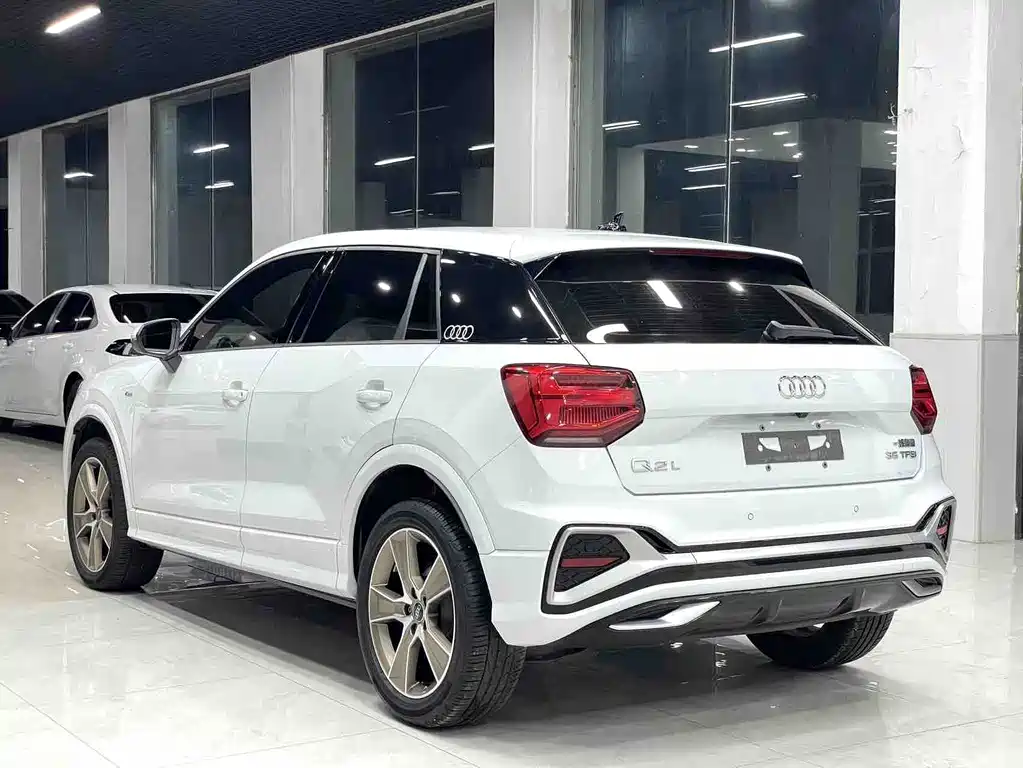 Audi Q2L 2023 — фото 4