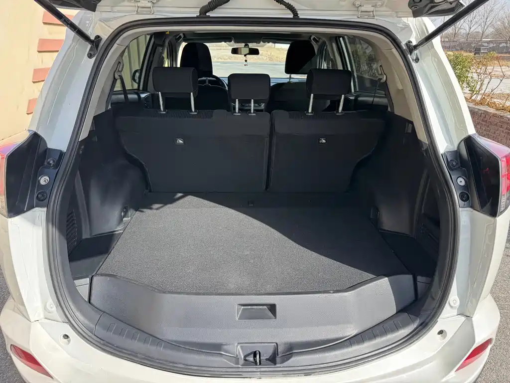 Toyota RAV4 2018 — фото 26
