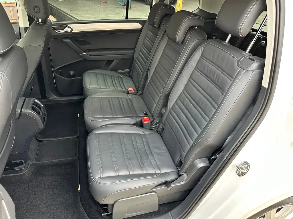 Volkswagen Touran 2017 — фото 11