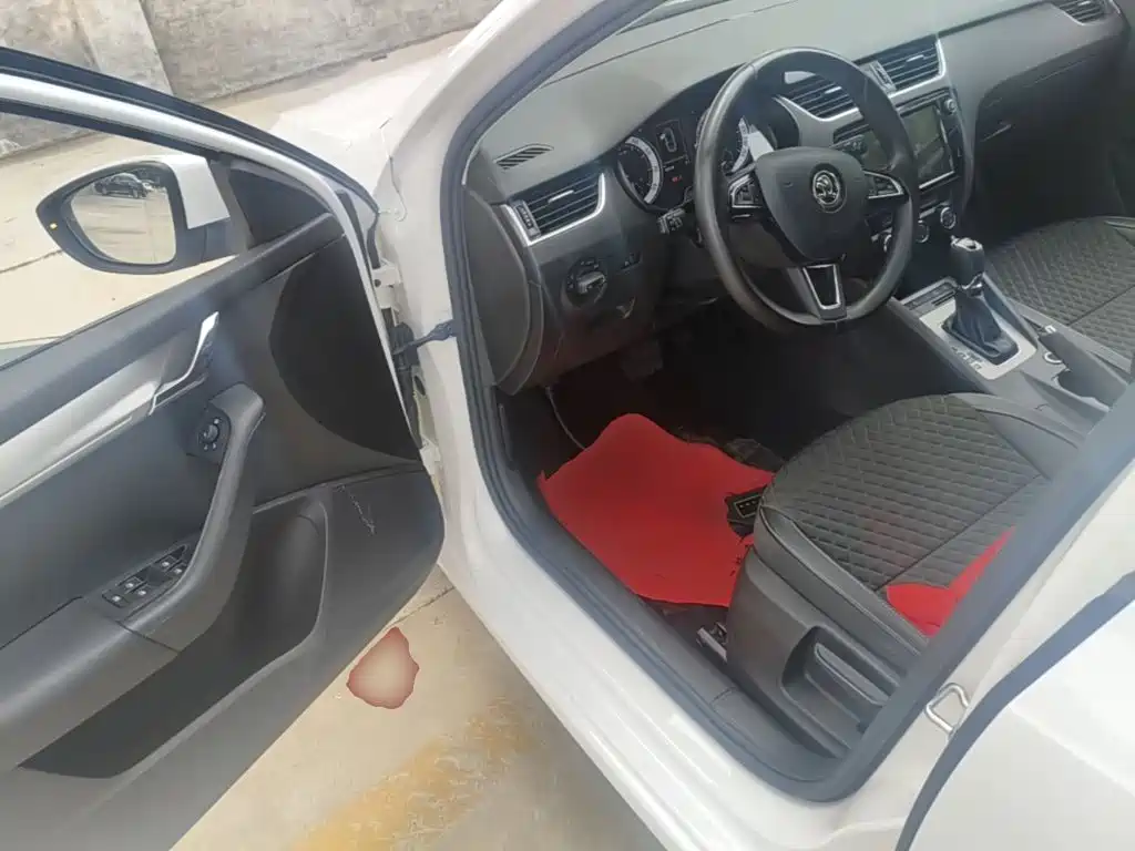 Skoda Octavia 2018 — фото 16