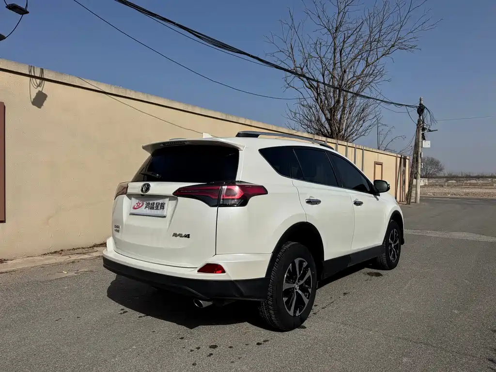 Toyota RAV4 2018 — фото 4