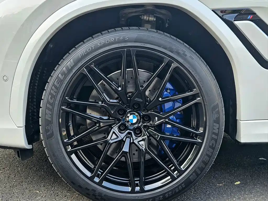 BMW X6 M 2025 — фото 22