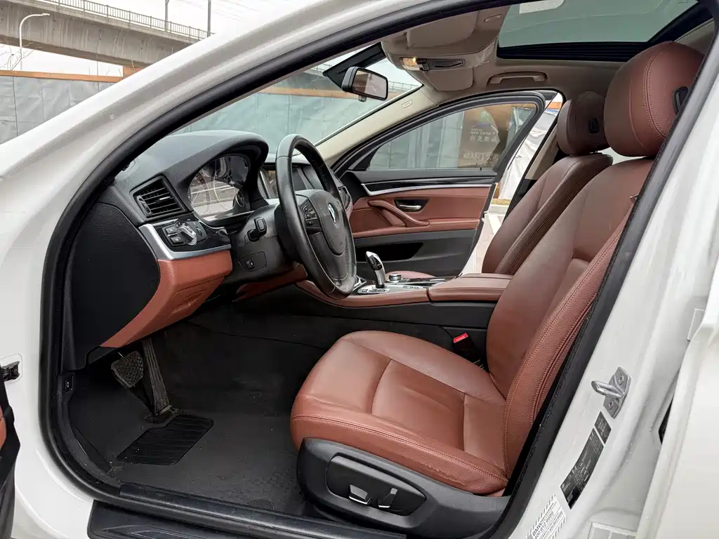 BMW 5 Series 2014 — фото 10