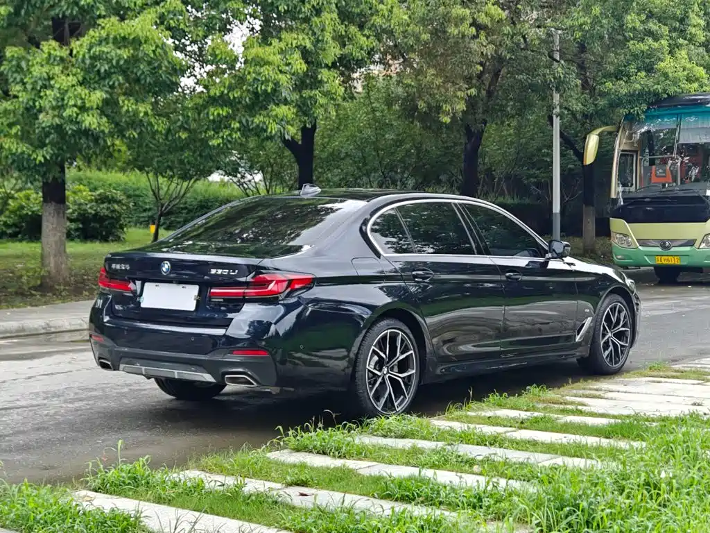 BMW 5 Series 2022 — фото 13