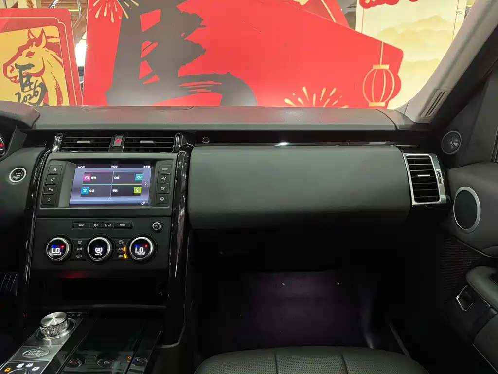 Land Rover Discovery 2018 — фото 12