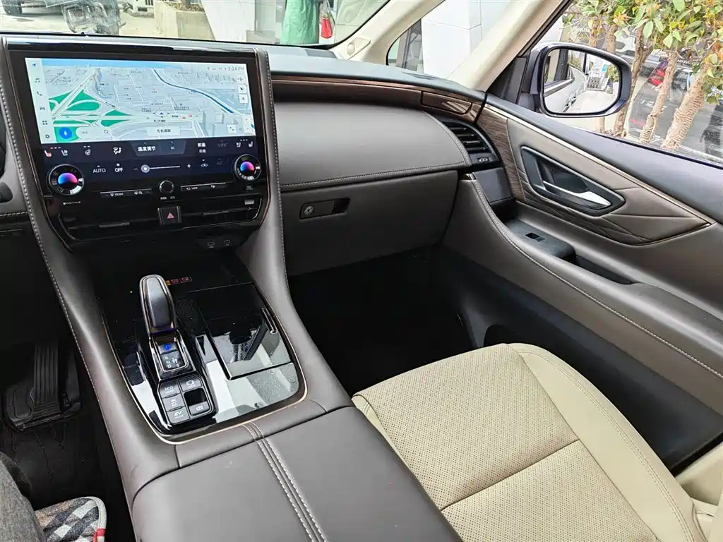 Toyota Alphard 2024 — фото 10