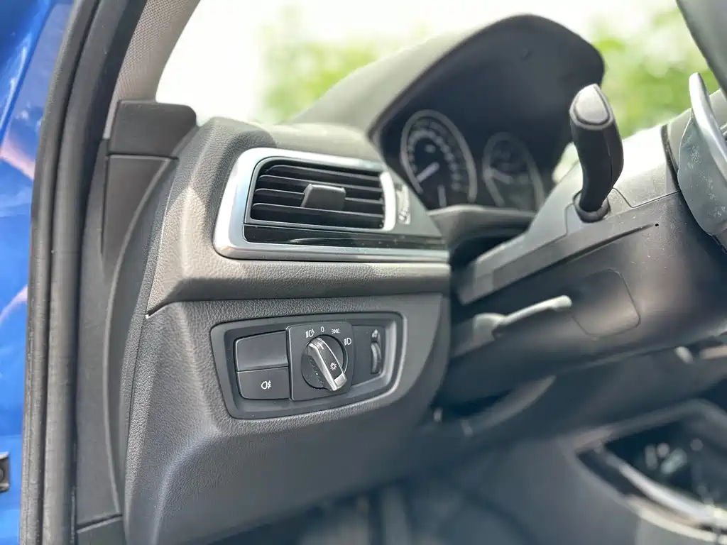 BMW 1 Series 2020 — фото 11