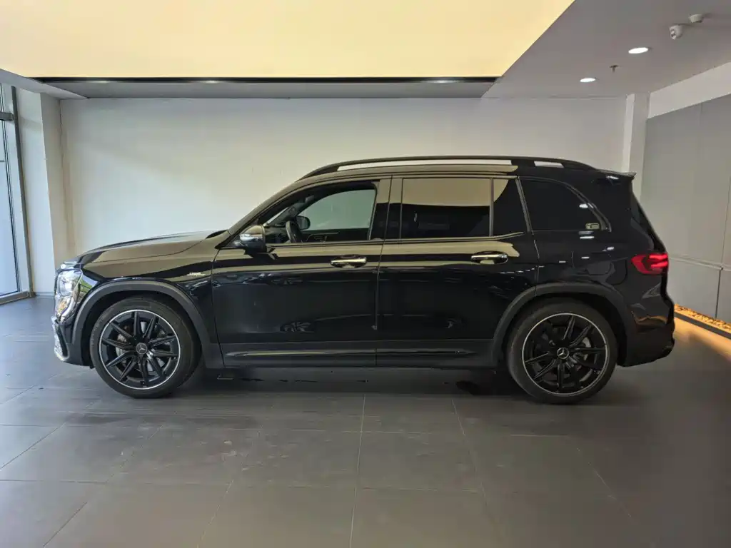 Mercedes-Benz GLB AMG 2025 — фото 3