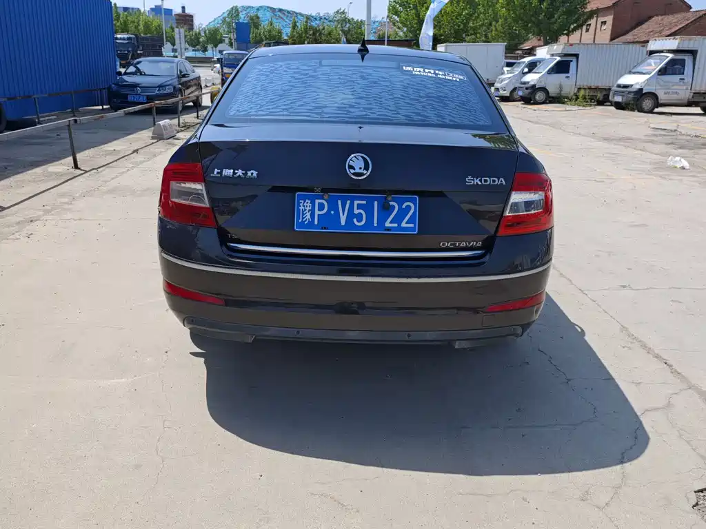 Skoda Octavia 2015 — фото 7