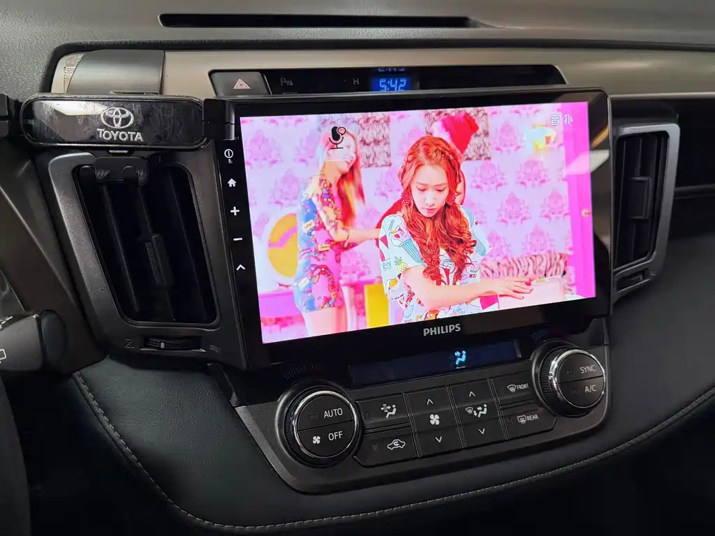 Toyota RAV4 2015 — фото 14